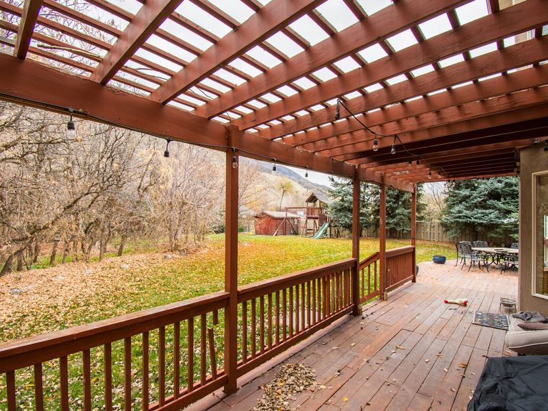 Finished deck builders job for a Iowa City homeowner